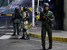 Взрывы в Каракасе, над городом висят вертолеты, аэродромы в огне: Трамп нанес удар по Венесуэле