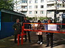 По желанию жителей на въезде во двор дома на ул. Новочеремушкинская,24 установили антивандальный шлагбаум