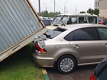 В Москве из-за непогоды было повреждено более 40 автомобилей