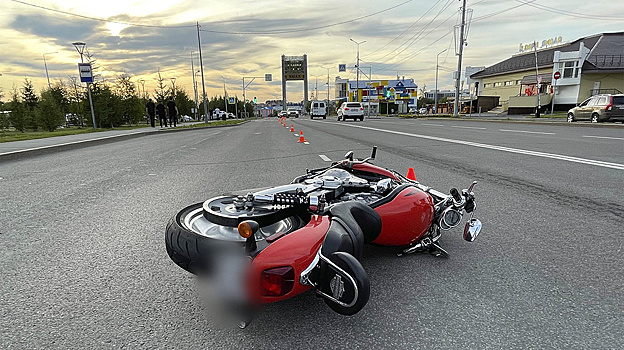 В Салехарде при столкновении с иномаркой погиб мотоциклист