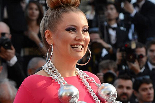 Лена Ленина похвасталась крашеной собачкой