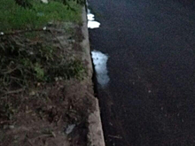 Саратовец указал Исаеву на неуложенные бордюры вдоль отремонтированной дороги