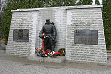 Посол РФ в Эстонии посетил мемориал «Бронзовый солдат» в Таллине