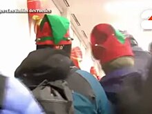 Активисты в костюмах Робин Гуда обокрали супермаркет в Канаде ради бедных