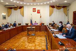 Депутаты «Единой России» предложили проиндексировать вознаграждение приемным родителям
