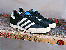 Бренд adidas Originals собрал коллекцию из архивных моделей