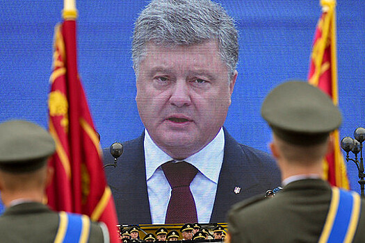 Президент Украины Петр Порошенко во время военного парада по случаю 25-летия независимости Украины, 24 августа 2016 года