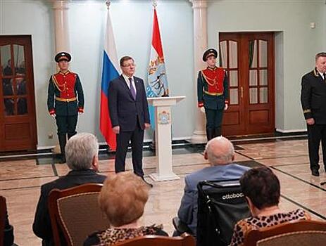 Глава региона вручил Александру Ефанову знак отличия "Почетный гражданин Самарской области"