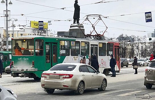 В центре Екатеринбурга выделенка для трамваев сделана с нарушениями