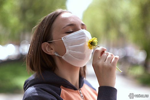 Врач Чудаков назвал россиянам витамины для восстановления обоняния после COVID-19