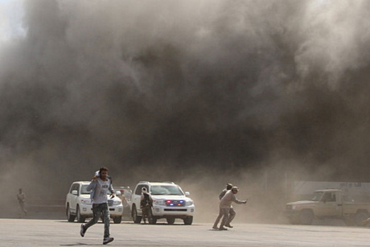 При нападении боевиков в аэропорту Йемена погибли 27 человек