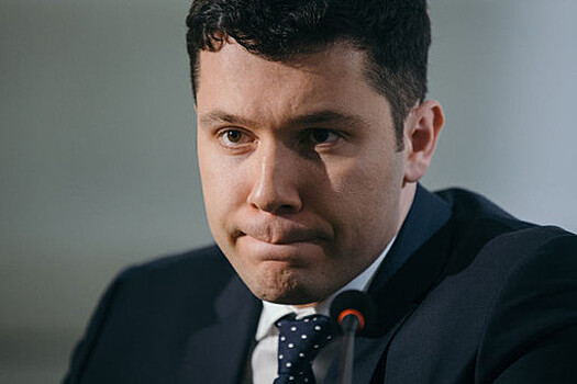 Глава Минпромторга Алиханов протестировал в Китае новый минивэн Lixiang Mega