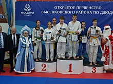 Под Новый год наши спортсмены завоевали медали в фигурном катании, художественной гимнастике, дзюдо, плавании, хоккее, и даже в брейк-дансе