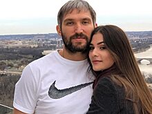 Шубская показала, как сын Овечкина учится играть в бильярд