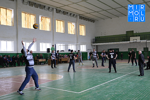 В Кайтагском районе состоялся турнир по волейболу с участием спортсменов-чемпионов мира