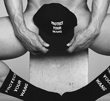 Александр Вэнг создал коллекцию с брендом презервативов: рассматриваем творения