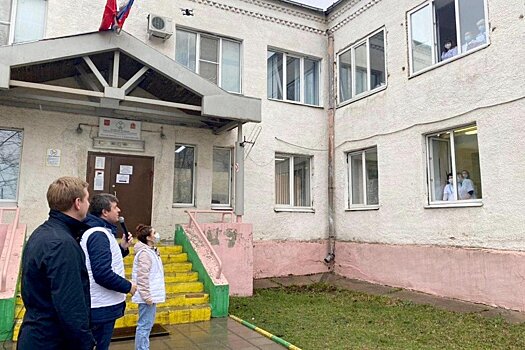 В Лосино-Петровском активисты «Молодой Гвардии» устроила концерты для врачей