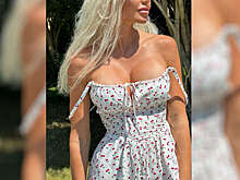 Бывшая жена Кокорина Валитова показала вблизи грудь в облегающем платье