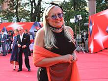 Супруга Никиты Михалкова хранит написанные режиссером в молодости письма