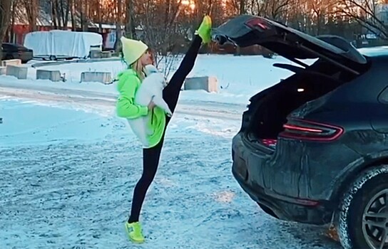 Гимнастка-чемпионка Дарья Спиридонова показала, как эффектно закрывать багажник автомобиля: видео