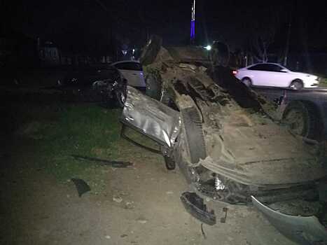 Трое водителей пострадали в ДТП с опрокинувшейся иномаркой в Армавире