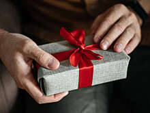 Специалист Коломацкая: личные вещи не стоит дарить в рамках "Тайного Санты"