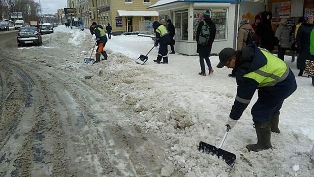 Кировские эксперты назвали идею выгонять безработных на уборку снега нереальной