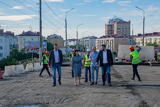 Курганские чиновники во главе с мэром проверили закрытый мост