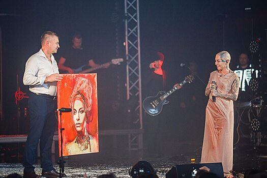 Певица Наргиз восхитилась своим портретом кисти саратовского художника