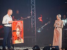 Певица Наргиз восхитилась своим портретом кисти саратовского художника