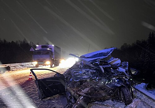На трассе в Кировской области в ДТП с автовозом погибли два человека
