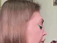 В Москве в девушки провалился нос из-за вредной привычки