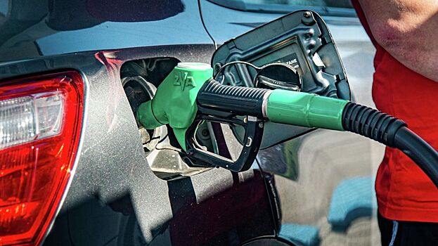 Биржевые цены на бензин в России резко упали