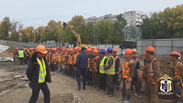 В Хабаровске полицейские в ходе миграционных рейдов по стройкам города выявили работников-нелегалов