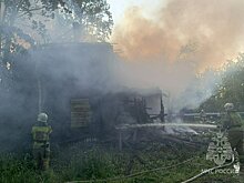В Кирове сгорела нежилая двухэтажка