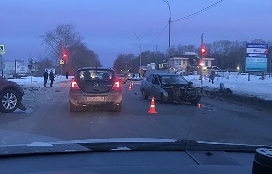 В жутком столкновении двух автомобилей на Шефской пострадали три человека