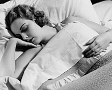 Почему не стоит спать на пуховой подушке