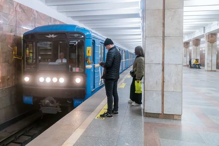 Пуленепробиваемым стеклом оборудуют электрички в метро Новосибирска