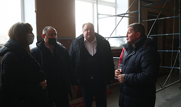 Андрей Бочаров осмотрел обновленный ДК в Волгоградской области
