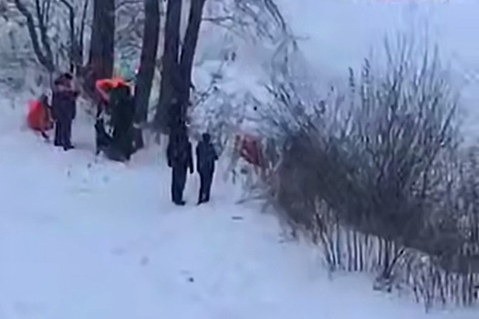 Водолазы подняли из воды тело мальчика, провалившегося под лед в Новосибирске