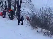 Водолазы подняли из воды тело мальчика, провалившегося под лед в Новосибирске