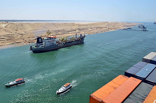 В Египте начали углублять русло Суэцкого канала