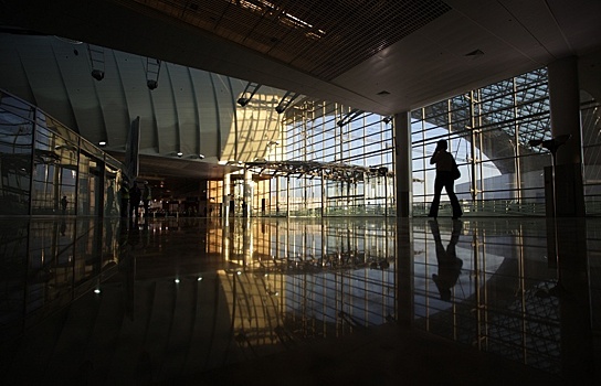 В аэропортах Нью-Йорка из-за грозы задержаны сотни рейсов