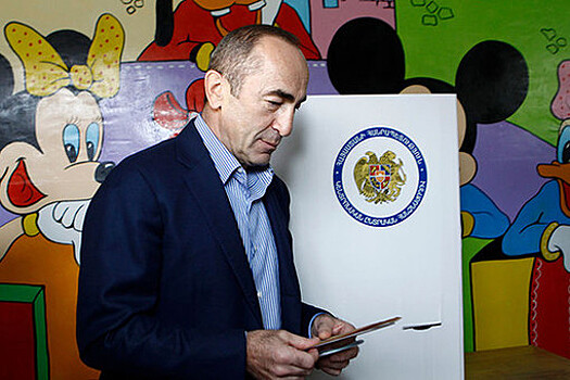 Экс-президент Армении анонсировал возвращение в политику