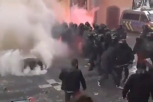 В Праге прошли столкновения с полицией из-за COVID