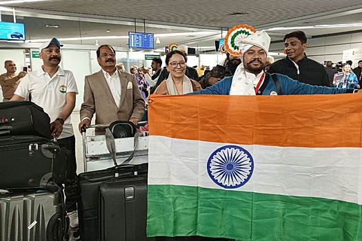 В Сочи чартерным рейсом на ВФМ прилетела делегация из Индии