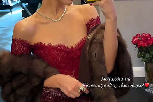 Невеста певца Лепса Аврора Киба снялась в платье с прозрачным кружевом