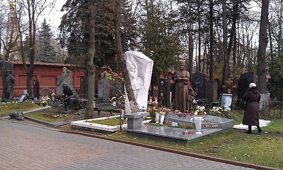 Почему знаменитостей хоронят на Новодевичьем кладбище