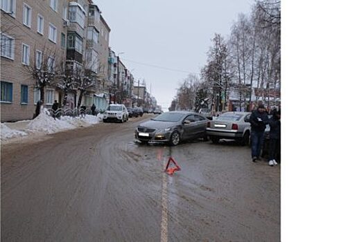 В Ливнах автоледи на «Фольксвагене» устроила тройное ДТП