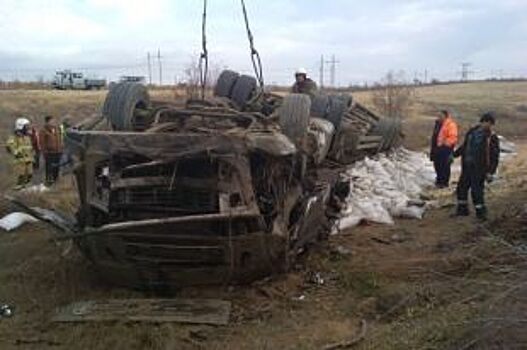 В Оренбуржье с трассы слетел большегруз, водитель погиб